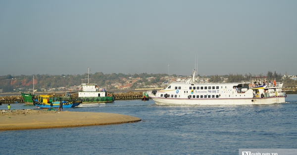 Lâm Đồng: Cửa biển Phan Thiết bồi lấp nghiêm trọng, tàu cao tốc “vật lộn” ra vào cảng