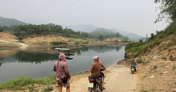 8 năm không có cầu và sự nhọc nhằn của nghìn nhân khẩu bên dòng sông Mã.
