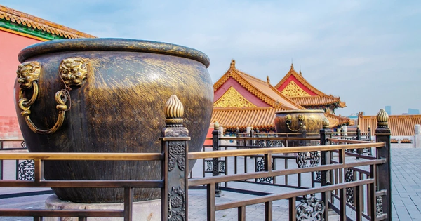 Bí ẩn gây sốc: Hàng trăm chum nước 