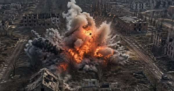 Hỏa lực Nga giáng đòn mạnh: Kho đạn Ukraine nổ tung, mặt trận Kupyansk rung chuyển