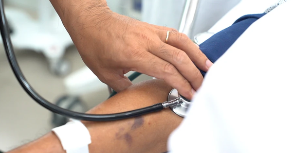 Cụ ông 74 tuổi hoang mang vì triệu chứng tiểu tiện 