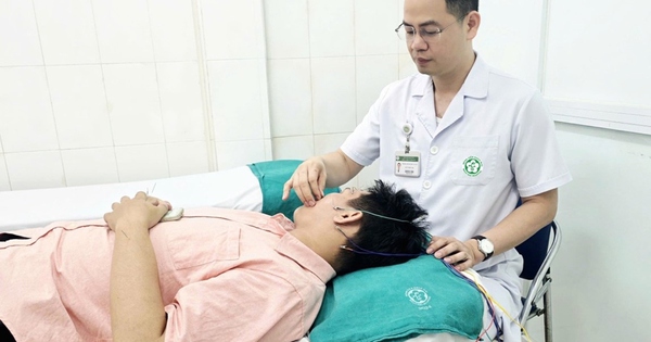 Ngâm bể sục rồi ngủ điều hòa, nam sinh liệt mặt sau một đêm