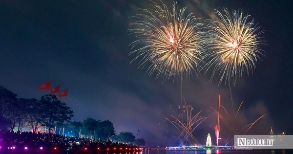 Mãn nhãn màn pháo hoa chào mừng Giỗ Tổ Hùng Vương