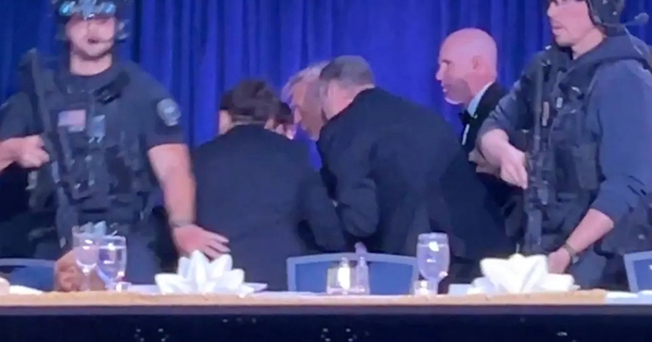 Nổ súng taị bữa tiệc có Tổng thống Donald Trump: Tay súng mang theo nhiều vũ khí, một sĩ quan bị bắn