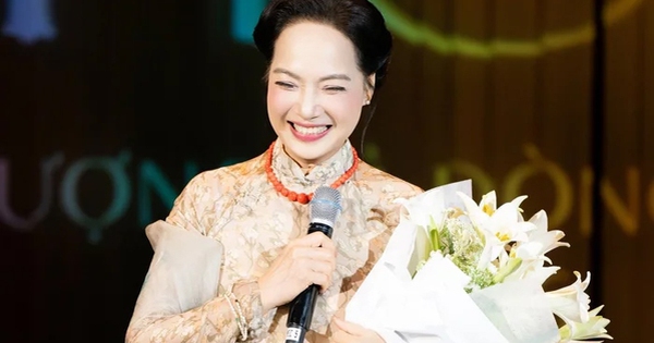 Nữ NSND có hôn nhân viên mãn hơn 30 năm, nhưng chưa một lần mặc váy cưới