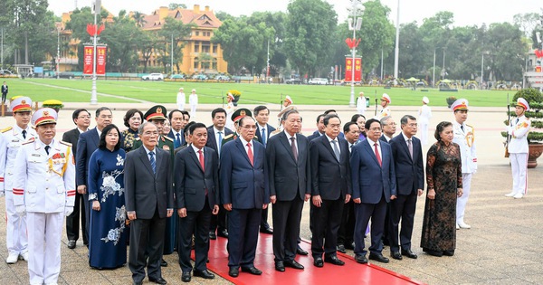 Lãnh đạo Đảng, Nhà nước vào Lăng viếng Chủ tịch Hồ Chí Minh nhân kỷ niệm 51 năm Ngày giải phóng miền Nam, thống nhất đất nước