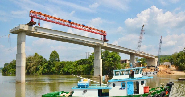 Vươn nhịp nối đôi bờ sông Đồng Nai, đại công trường cầu Hiếu Liêm chạy đua với thời gian