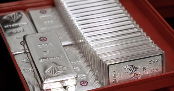 Giá bạc hôm nay (29/4): Bạc trong nước giảm sâu, thế giới phục hồi nhẹ