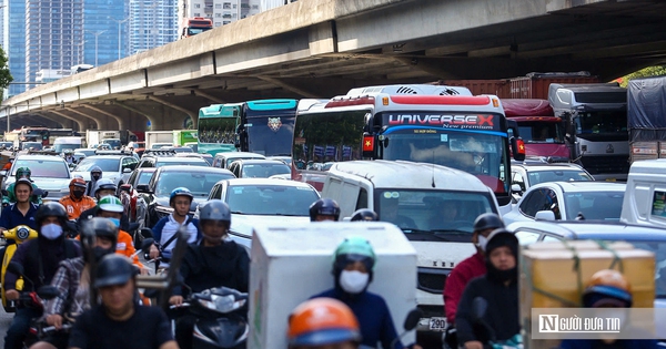 Người dân ùn ùn rời Hà Nội trước kỳ nghỉ lễ 30/4 - 1/5, cửa ngõ Thủ đô kẹt cứng