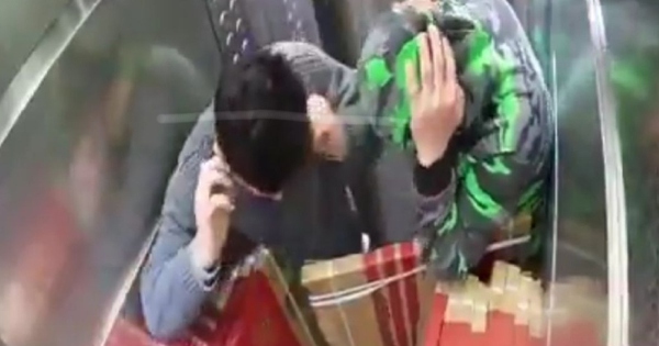 Quá tải, thang máy đột ngột rơi xuống đất