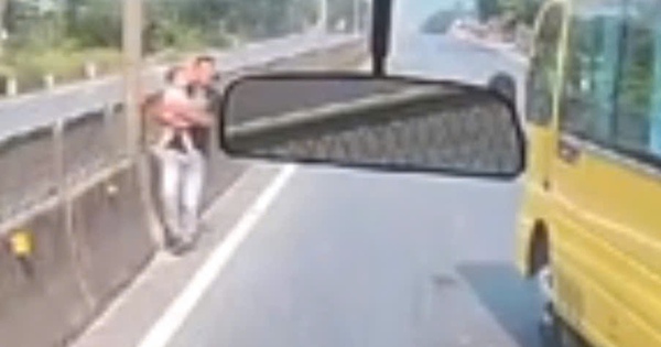 Danh tính tài xế dũng cảm dừng xe, lao ra bế cháu bé đứng giữa quốc lộ ở Huế