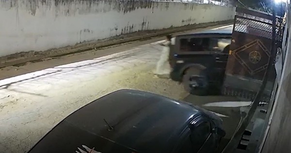 Bà bị cán tử vong khi hướng dẫn cháu trai đỗ xe