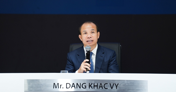 Chủ tịch Đặng Khắc Vỹ: 