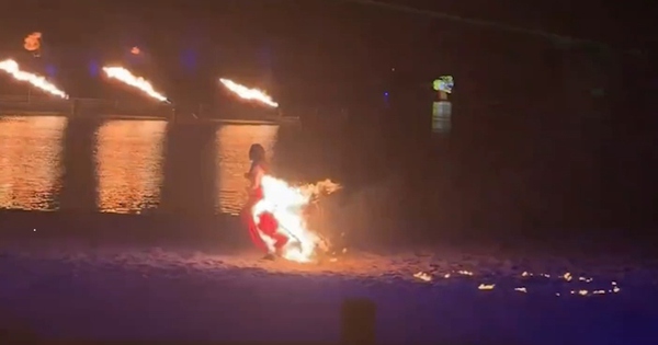 Nữ vũ công hoảng loạn nhảy xuống sông khi chiếc váy bốc cháy dữ dội