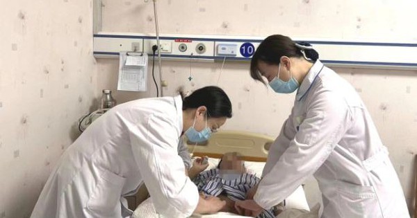 Bé trai 12 tuổi mắc ung thư đại trực tràng giai đoạn cuối, bác sĩ chỉ rõ thói quen 