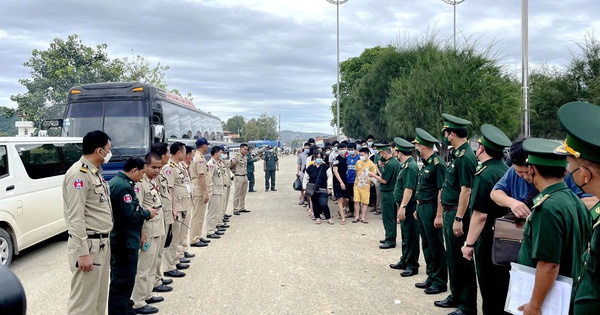 Cảnh giác trước lời mời chào ra nước ngoài 