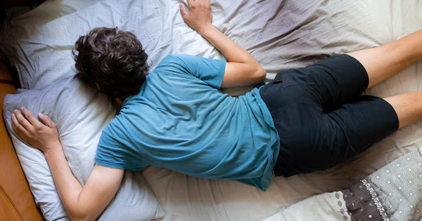 Nam sinh 21 tuổi tử vong đột ngột khi đang ngủ, bác sĩ cảnh báo sự thật 
