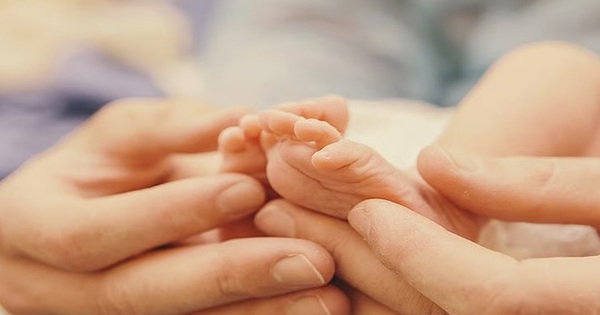 Người phụ nữ sinh thường 4 em bé trong vòng 5 ngày