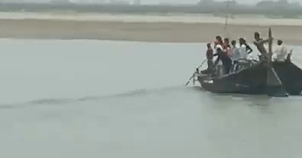 Đang đứng trên bờ, người đàn ông bị thứ đáng sợ kéo xuống sông