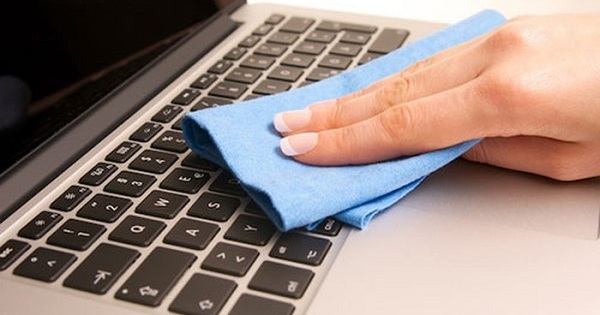 Vệ sinh bàn phím laptop rất đơn giản nhưng nhiều người bỏ qua công đoạn này dễ gây hỏng thiết bị