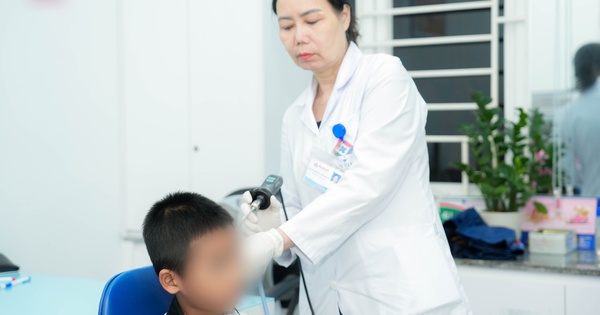 Đi bơi mùa hè nhiều trẻ nhập viện vì viêm tai, bác sĩ khuyên cha mẹ nên tránh điều này