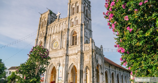 Khám phá Thánh đường Gothic 130 năm tuổi, nơi lưu giữ cuốn sách chữ Quốc ngữ đầu tiên tại Việt Nam