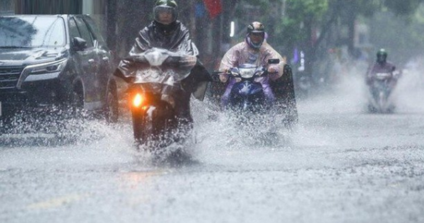Không khí lạnh tràn xuống miền Bắc, mưa dông dữ dội, cảnh báo lốc sét và mưa đá