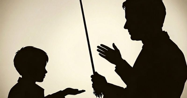 Người lớn rời đi, trẻ con ở lại