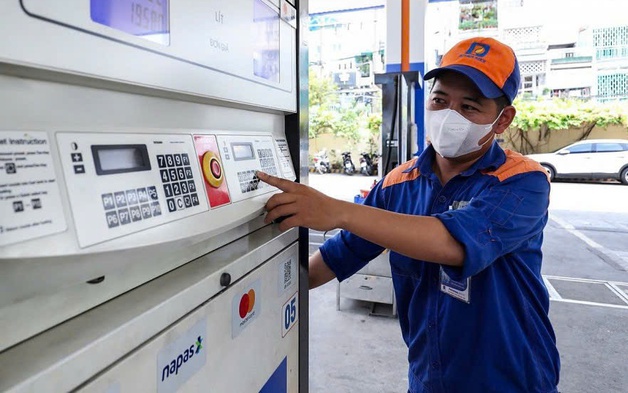 Giá xăng tăng trở lại