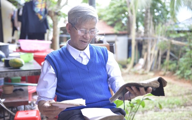 Người thầy 76 tuổi dành hơn nửa đời tự học và truyền dạy chữ Thái cổ
