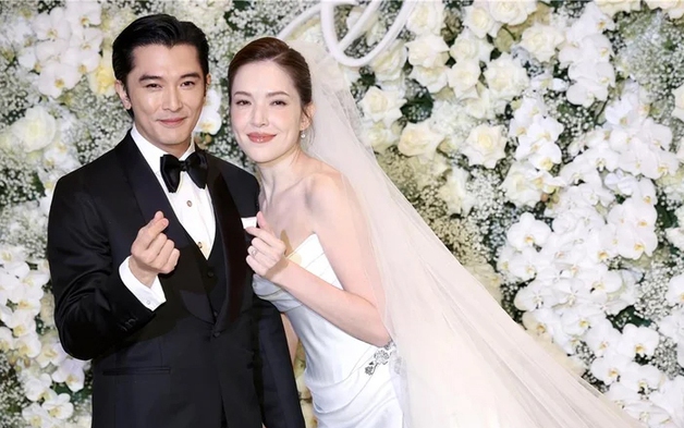 Cặp "trai hư - gái đẹp showbiz": Làm đám cưới hoành tráng, bất ngờ khoe quý tử 3 tháng tuổi