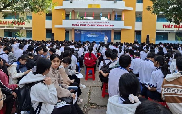 Gần 2.000 học sinh dự Kỳ thi giải toán trên máy tính cầm tay tại Cần Thơ