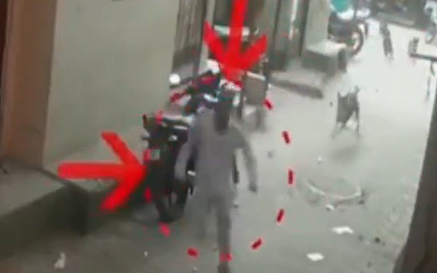 Bị chó đuổi, người đàn ông tử vong khi ngã xuống đường