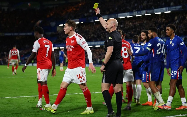 Arsenal bị FA phạt nặng sau trận hòa với Chelsea