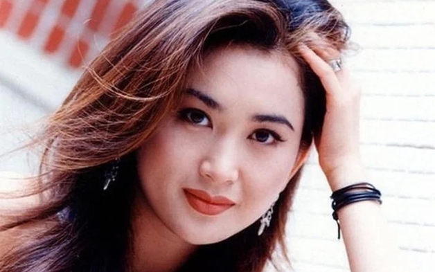 "Bông hồng lửa" của màn ảnh: Tuổi thơ nghèo khó, U60 hôn nhân viên mãn, không sinh con