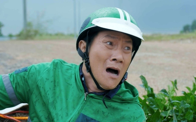 Cặp "vợ chồng" NSƯT giấu nhau đi làm shipper gây tranh cãi