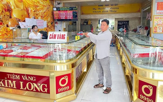 Khởi tố người đàn ông dùng vàng giả cầm cố, chiếm đoạt cả trăm triệu đồng