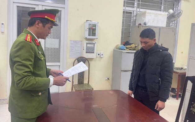 Bắt gã trai đi ăn cỗ cưới rồi trộm tiền phong bì mừng của chủ nhà