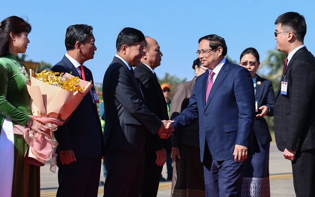 Thủ tướng Phạm Minh Chính tới Thủ đô Vientiane, bắt đầu chuyến công tác tại Lào