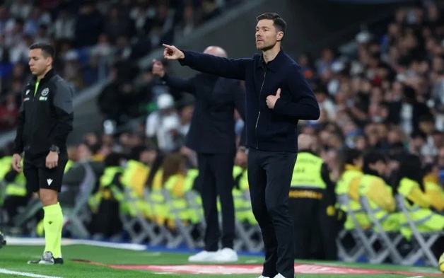 Real Madrid thua sốc, HLV Alonso bất ngờ nhắc đến Man City