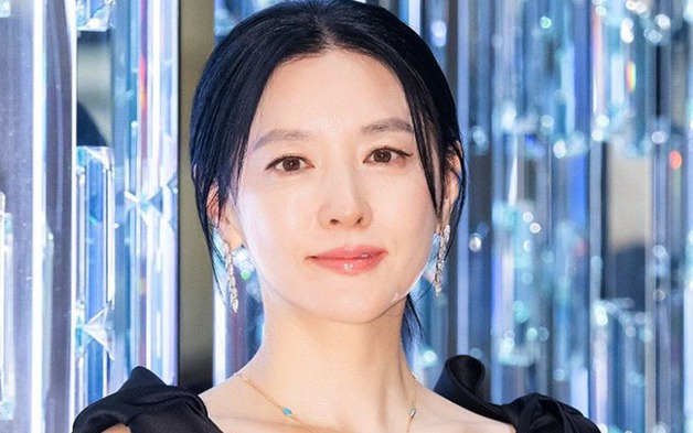 Nữ diễn viên phim "Nàng Dae Jang Geum" gây bất ngờ với nhan sắc trẻ trung ở tuổi U60