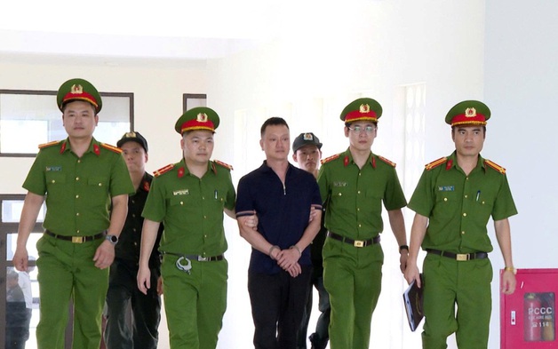 Cựu chỉ huy trưởng quân sự nhận tiền của “ông trùm" xứ Thanh Vi "ngộ" để chạy án