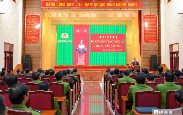 Lãnh đạo tỉnh Lâm Đồng: Công an phải làm gương xây dựng đô thị không còi xe, không khói thuốc