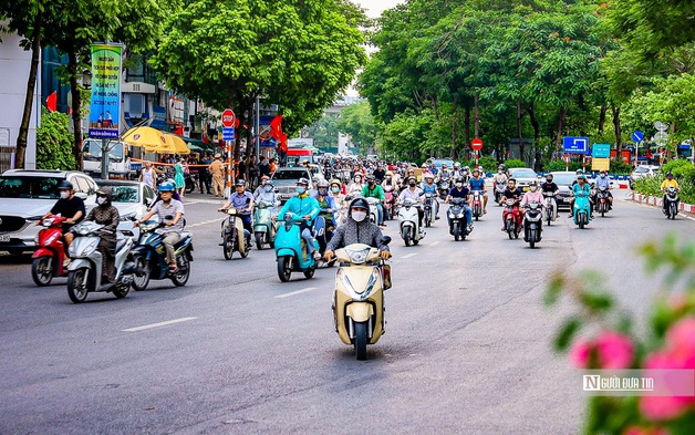 Trước khi cấm xe xăng: Còn nhiều việc phải làm
