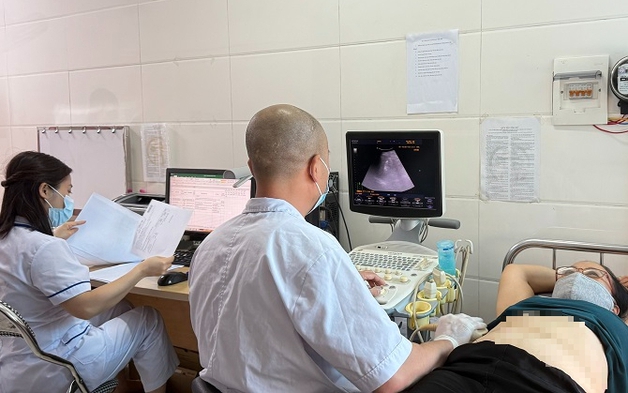 Các cơ sở y tế Hà Nội đổi mới để "giữ chân" người bệnh