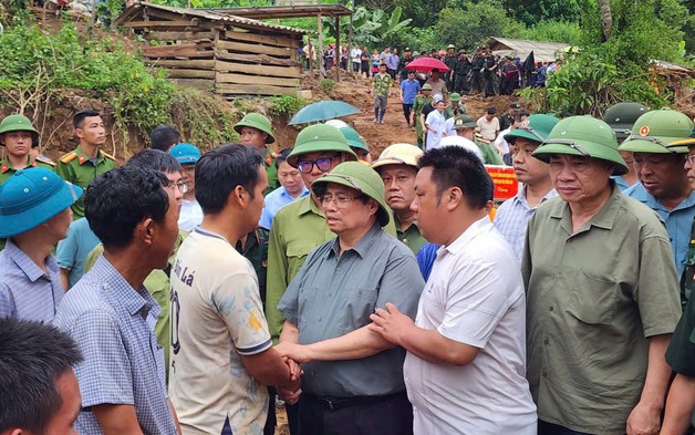 Thủ tướng tới Điện Biên, thăm hỏi người dân, chỉ đạo khắc phục hậu quả thiên tai