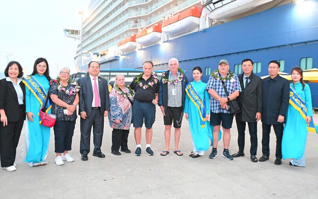 Du thuyền với hơn 3.000 khách quốc tế "xông đất" du lịch Quảng Ninh