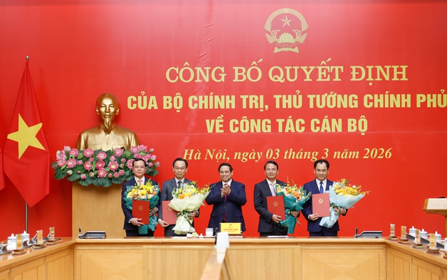 Công bố quyết định của Bộ Chính trị và Thủ tướng Chính phủ về công tác cán bộ