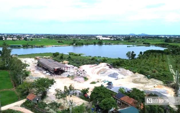 Xưởng tái chế nhựa “mọc” trong dự án nhà máy gạch bỏ hoang, dân kêu trời vì mùi hôi