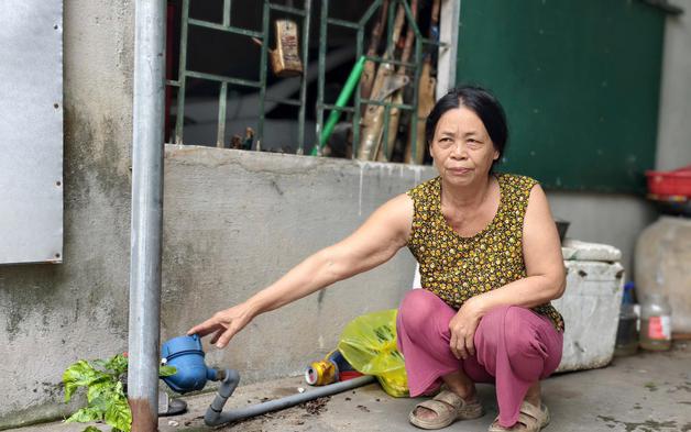 Công trình nước sạch tiền tỷ “mắc kẹt”, dân vẫn phải xoay xở nguồn nước